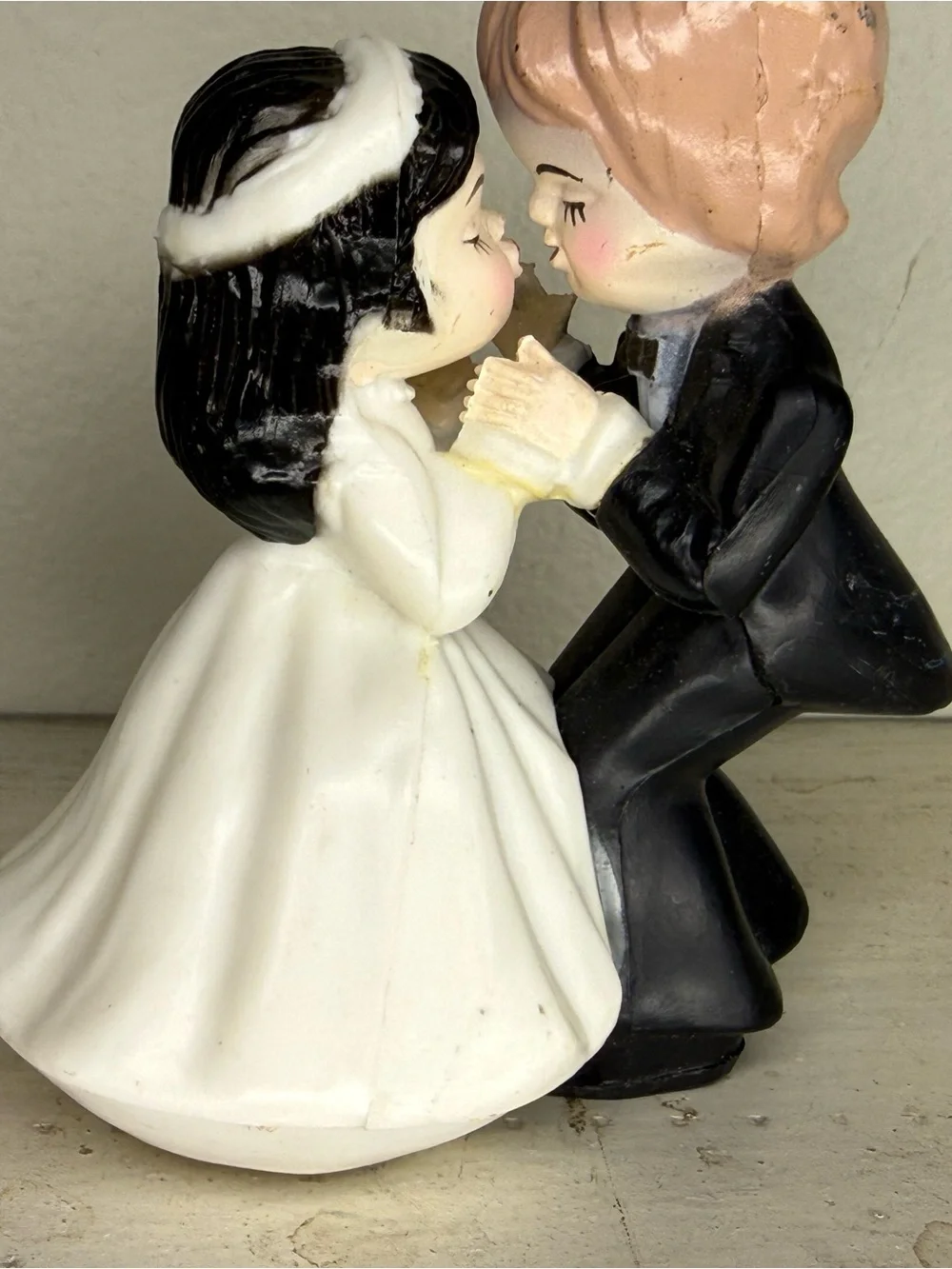 Vintage 1975 WILTON Bride & Groom Cake Topper Kissing Couple Plastic Hong Kong